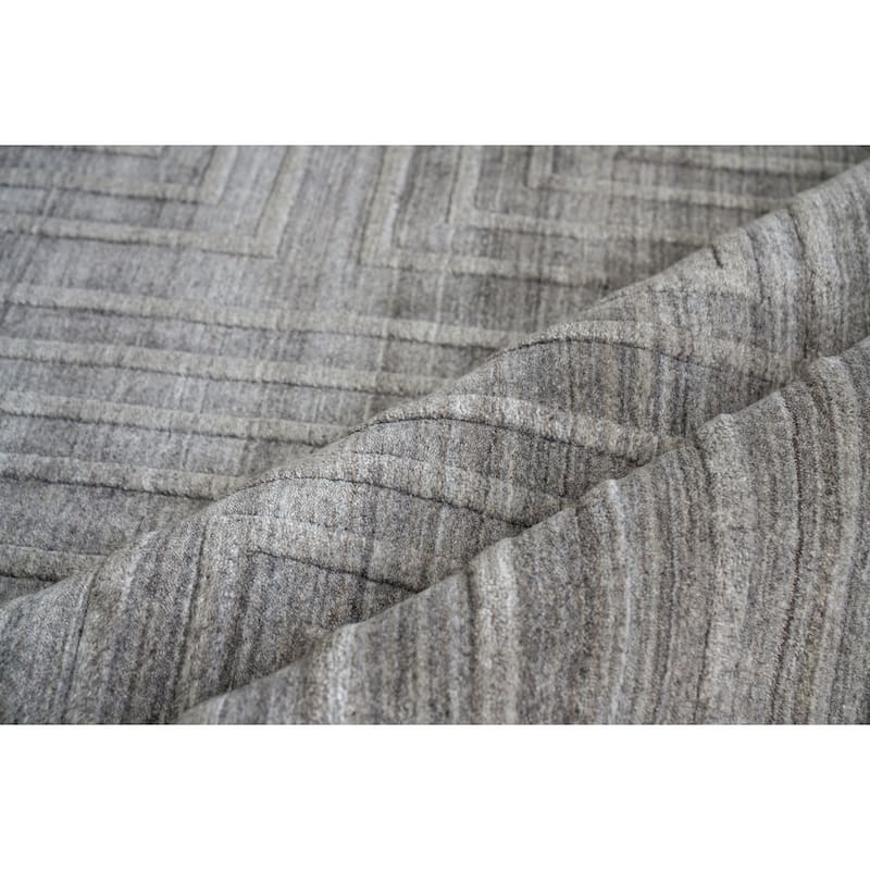 EXQUISITE RUGS Castelli Hand-loomed Bamboo Silk/Wool Grey Area Rug.