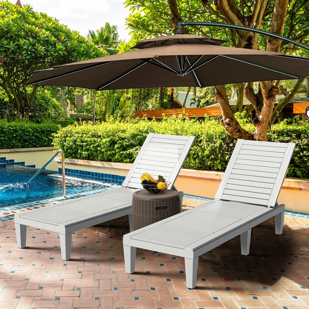 White outdoor deals chaise lounge chairs