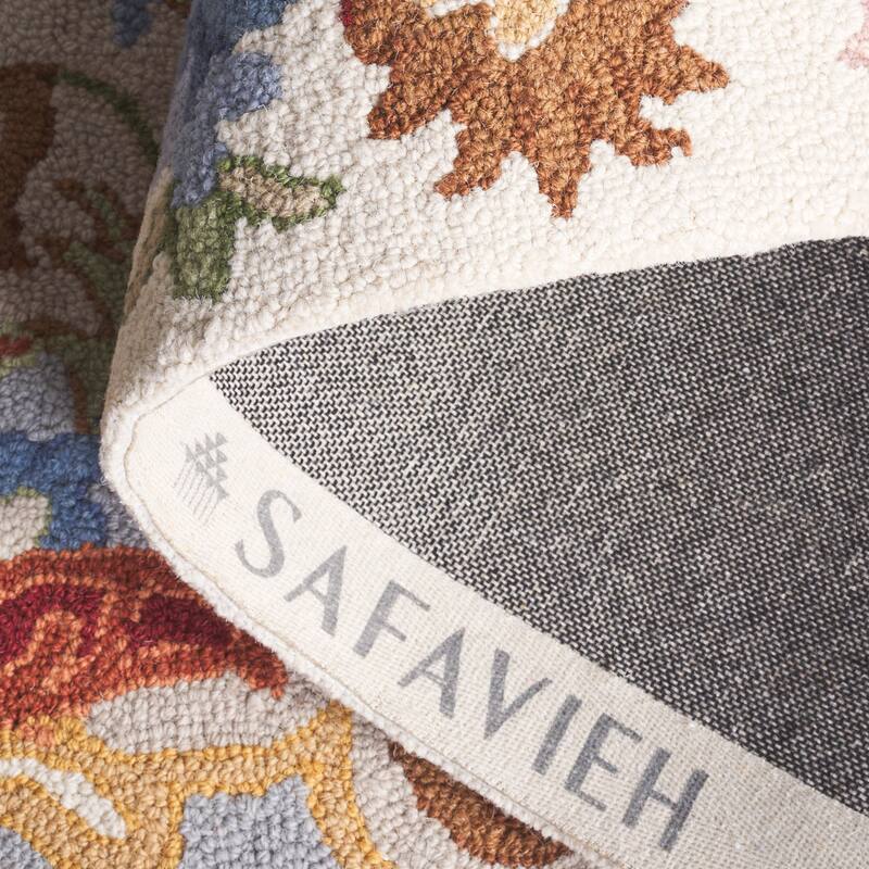 SAFAVIEH Handmade Chelsea Malfridur French Country Floral Wool Rug