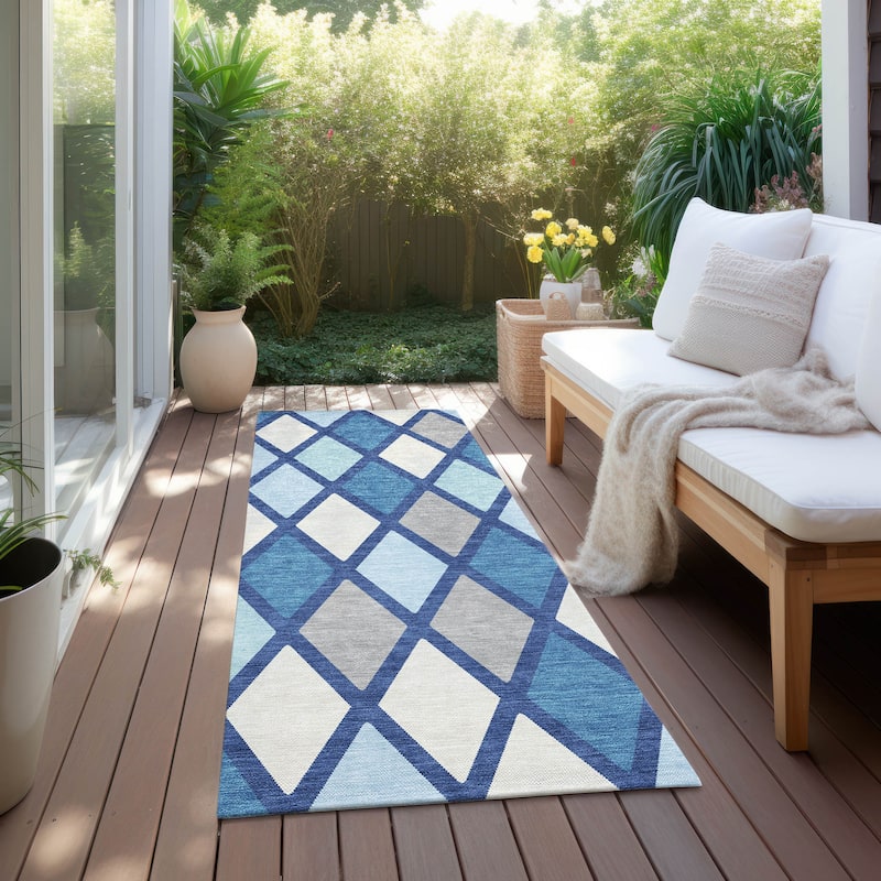 Machine Washable Indoor/ Outdoor Chantille Prism Diamond Rug - Navy - 2'3" x 7'6"