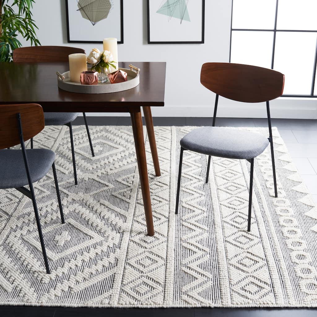 SAFAVIEH Handmade Natura Ingeruth Boho Wool Rug