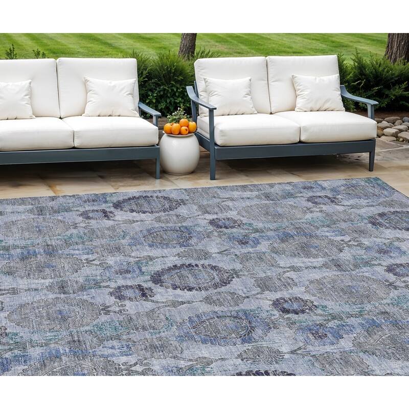 HomeRoots Damask Transitional Rectangle Outdoor Rug - 10' X 14'