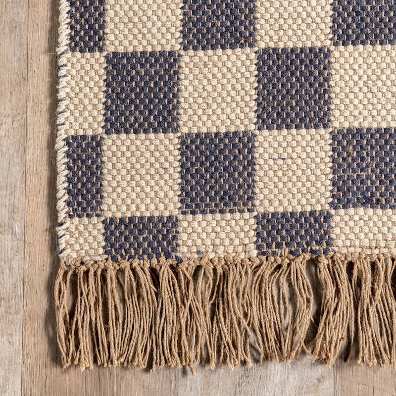 Nuloom Connie Checkered Wool/Jute Tasseled Area Rug