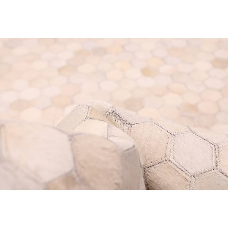 ECARPETGALLERY Handmade Cowhide Patchwork Ivory Leather Rug - 6'0 x 6'0