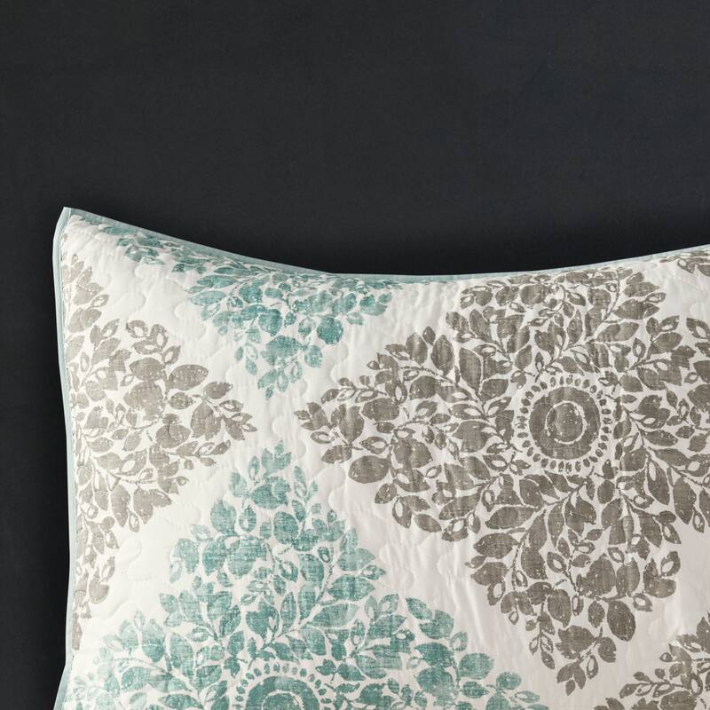 Madison Park Montecito 6 Piece Printed Quilt Set with Throw Pillows