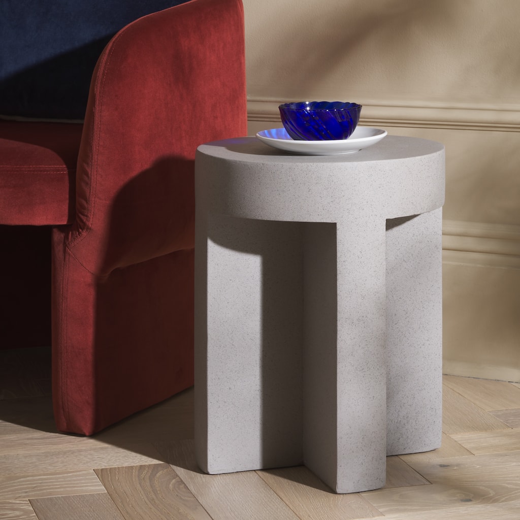SAFAVIEH Aldrich Round Accent Table (Fully Assembled) - 15"W x 15"D x 18"H