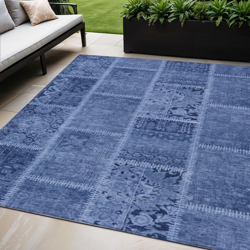 HomeRoots Patchwork Transitional Rectangle Outdoor Rug - 5' X 8'