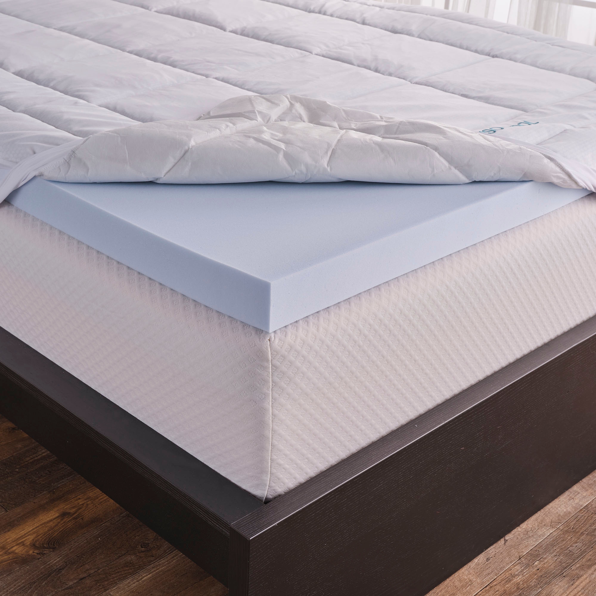 ISOCOOL 3 Serene Foam Mattress Topper with Outlast Cover