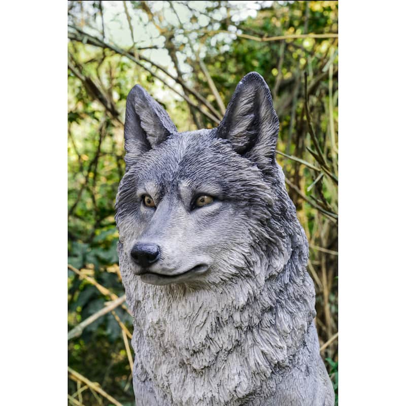 Sitting Gray Wolf Statue