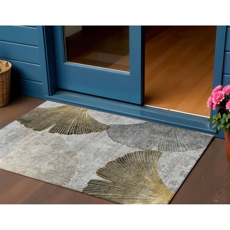 HomeRoots Floral Transitional Rectangle Outdoor Rug - 3' x 5'