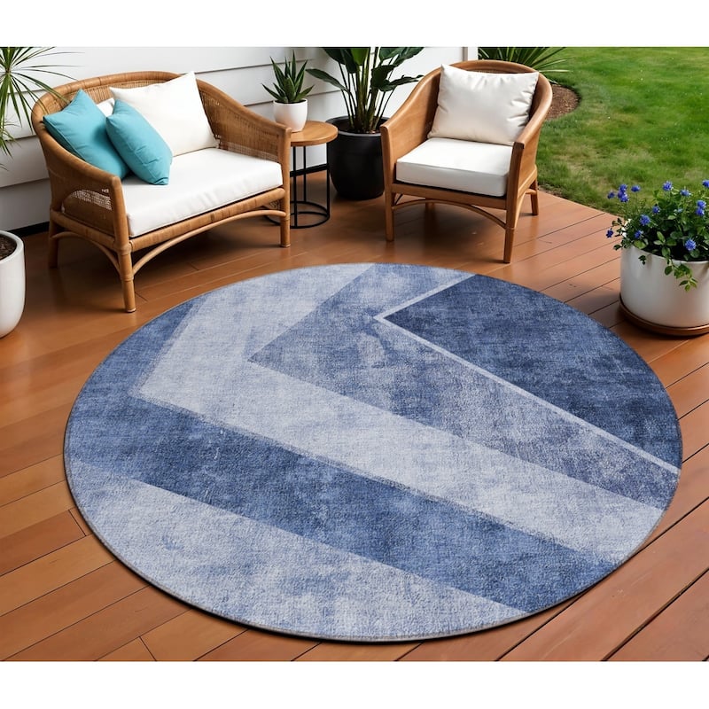 HomeRoots Geometric Transitional Rectangle Outdoor Rug - 8' Round