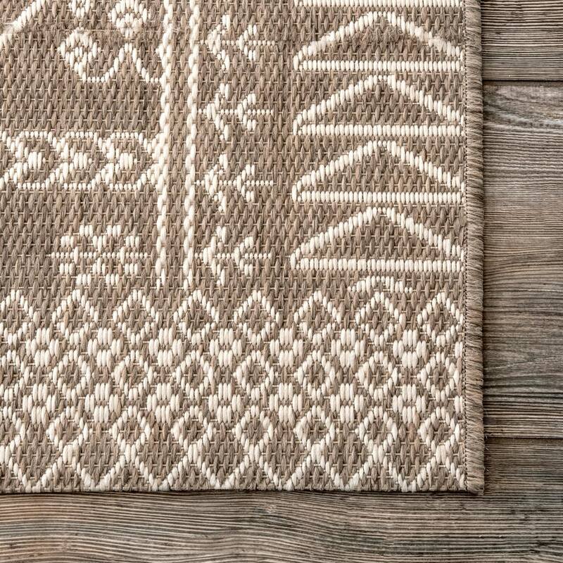 Nuloom Indoor/Outdoor Tribal Inspired Floral Diamonds Area Rug