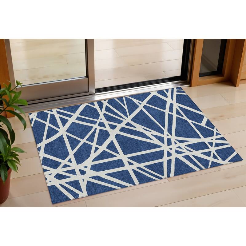 HomeRoots Geometric Transitional Rectangle Outdoor Rug - 3' x 5'