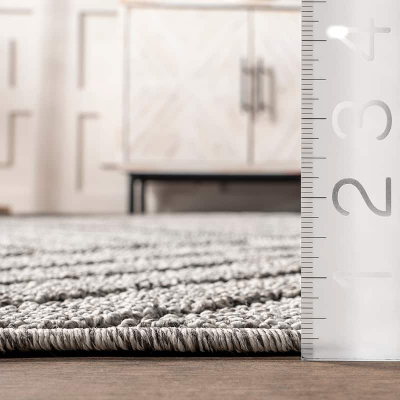 Nuloom Lessie High-Low Geometric Indoor/Outdoor Area Rug