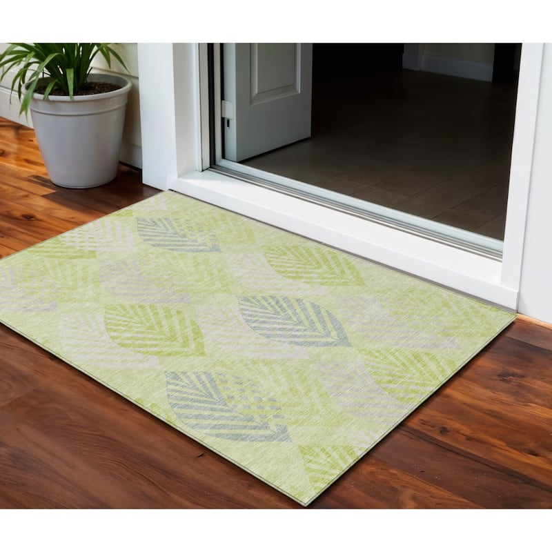 HomeRoots Floral Transitional Rectangle Outdoor Rug - 3' x 5'