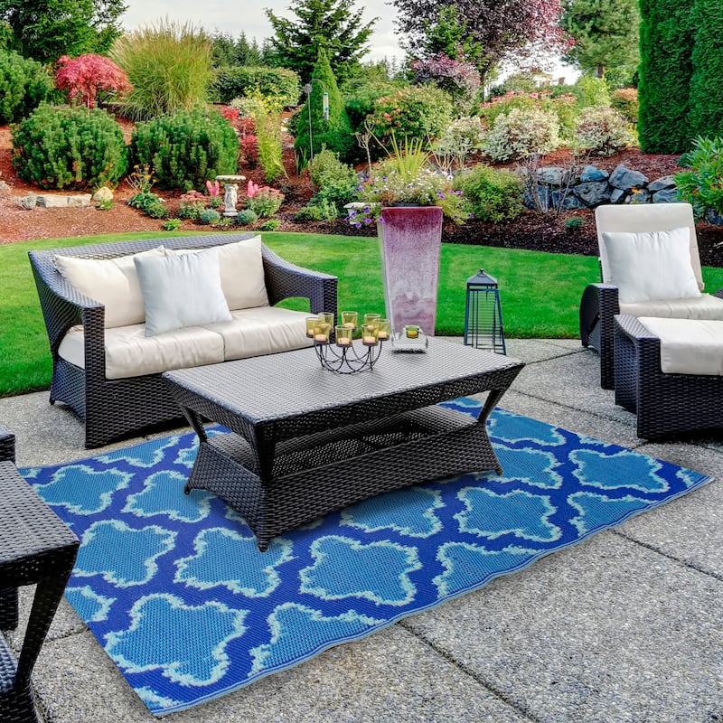 4' x 6' Blue Quatrefoil Rectangular Outdoor Area Rug - 4' x 6'