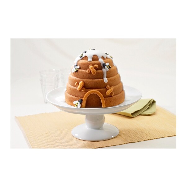 Nordic ware beehive cake pan top