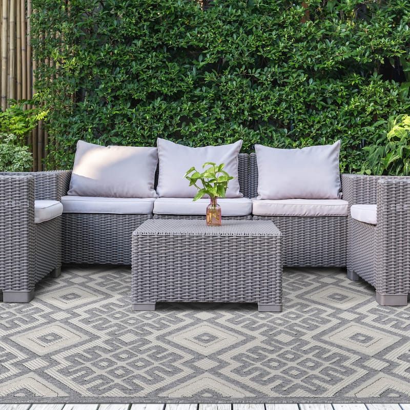 Superior Modern Geometric Diamonds Indoor Outdoor Area Rug