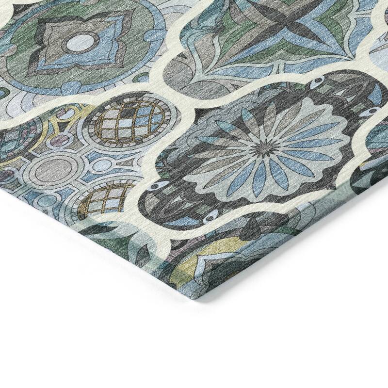 Machine Washable Indoor/ Outdoor Trellis Mosaic Chantille Rug