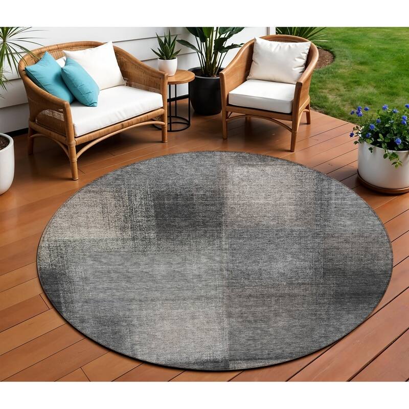 HomeRoots Abstract Transitional Rectangle Outdoor Rug - 8' Round