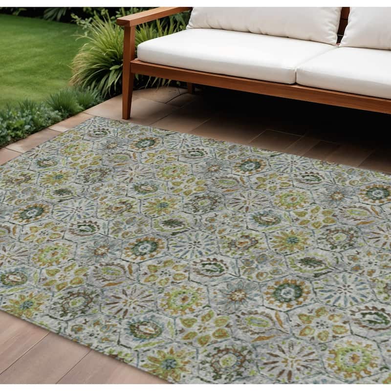 HomeRoots Floral Transitional Rectangle Outdoor Rug - 10' X 14'