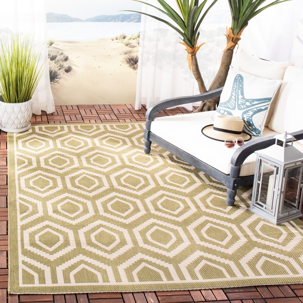 SAFAVIEH Courtyard Carolee Indoor/ Outdoor Patio Backyard Rug
