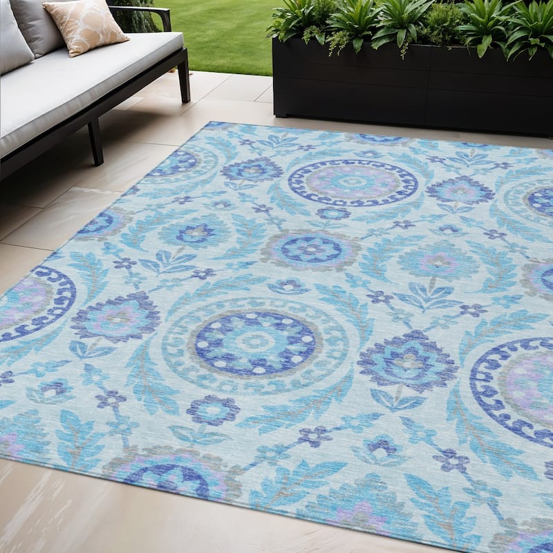 HomeRoots Floral Transitional Rectangle Outdoor Rug - 5' X 8'
