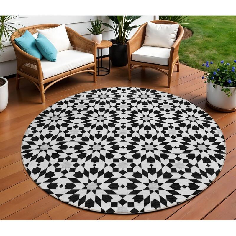 HomeRoots Floral Medallion Transitional Rectangle Outdoor Rug - 8' Round