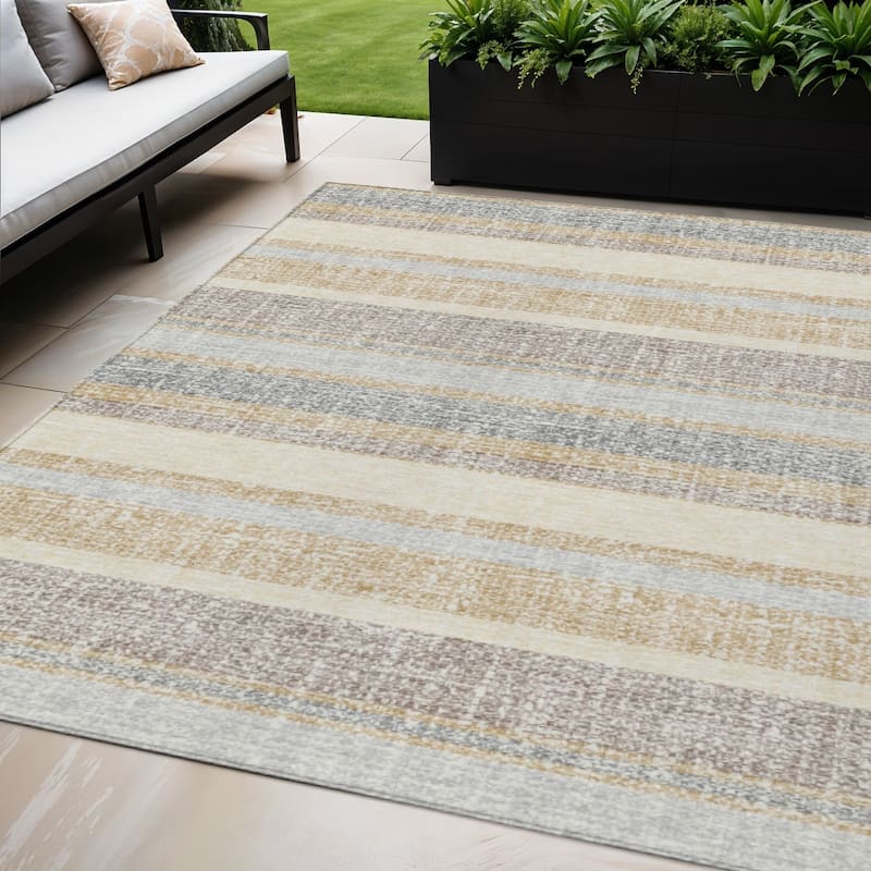HomeRoots Striped Transitional Rectangle Outdoor Rug - 5' X 8'