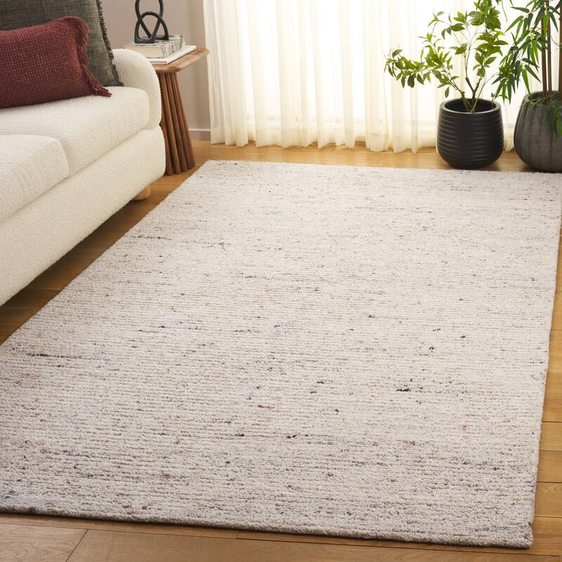 SAFAVIEH Handmade Earthly Treasure Ploumi Traditional Wool Rug - Light Beige - 5' x 8'