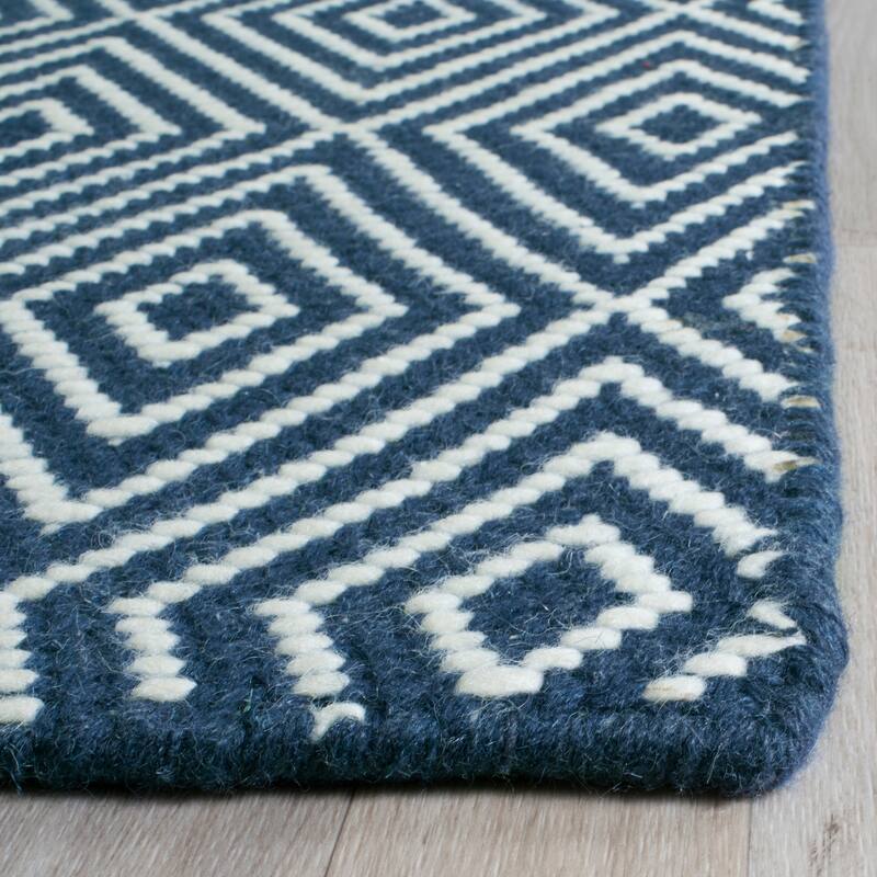 SAFAVIEH Handmade Wilton Natasha Country Floral Wool Rug