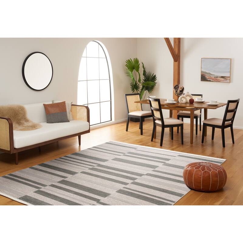 SAFAVIEH Handmade Natura Manaila Wool Rug