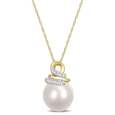 Miadora 1/10 CT Diamond 9-10mm White South Sea Cultured Pearl Fashion Pendant with Chain 10k Yellow Gold