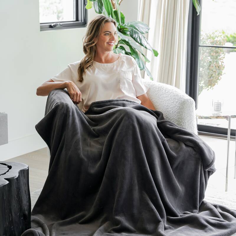 Jennifer Adams Cloud Ultra-Plush Throw - Mink