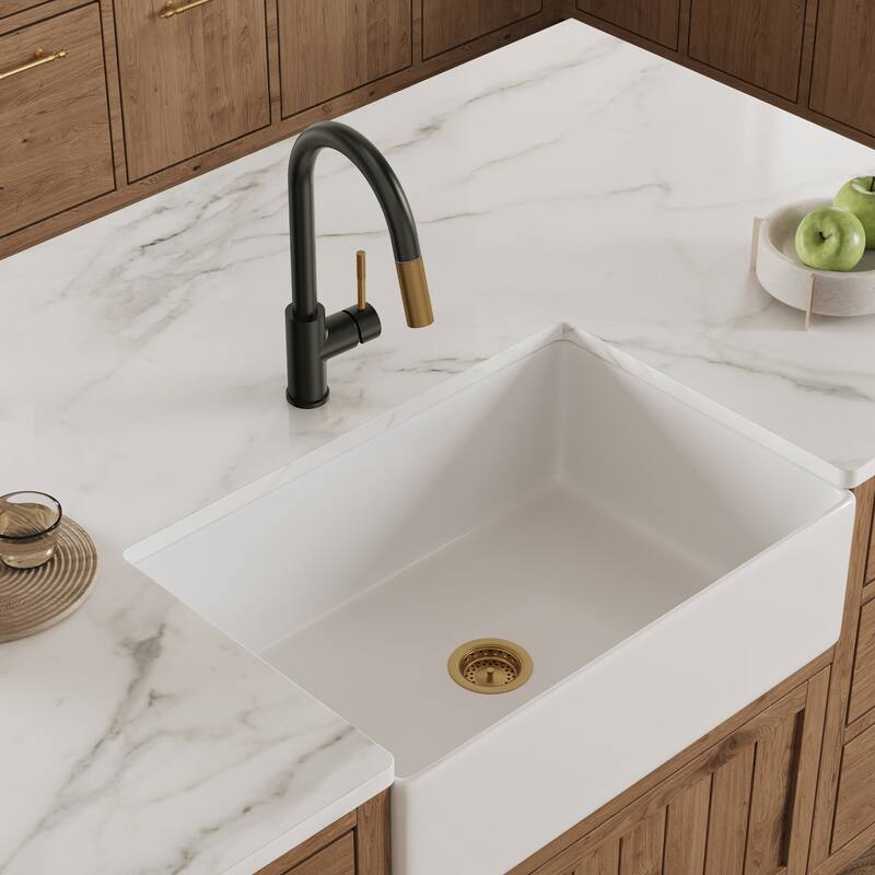 Single-Handle Pull-Down Sprayer Kitchen Faucet with 360° Spout Swivel