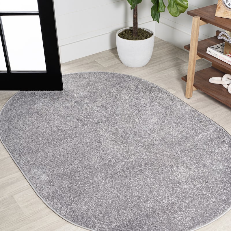 JONATHAN Y Tumbling Solid Low-Pile Area Rug - 5 X 8 Oval - Gray