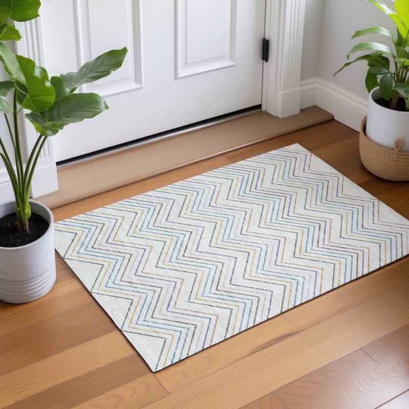 Machine Washable Indoor/ Outdoor Modern Chevron Chantille Rug