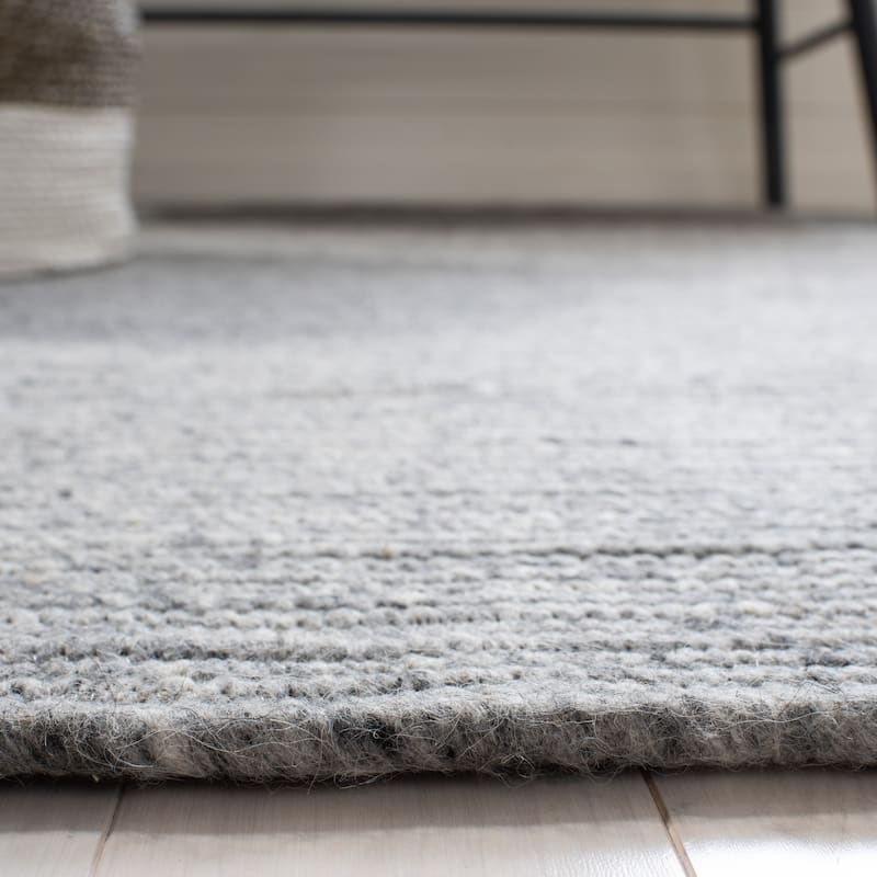 SAFAVIEH Handmade Braided Hande Country Wool Rug