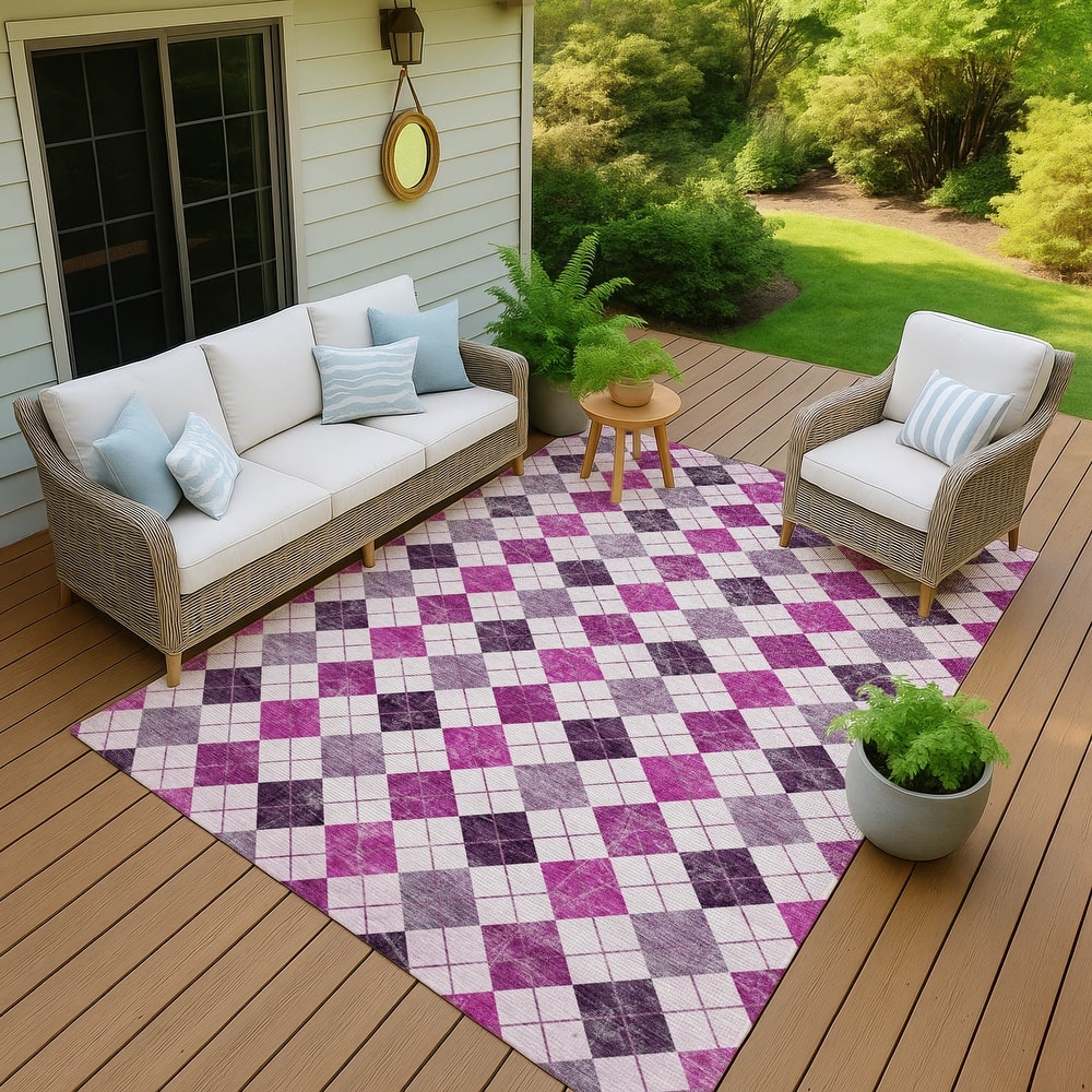 Machine Washable Indoor/ Outdoor Modern Argyle Chantille Rug
