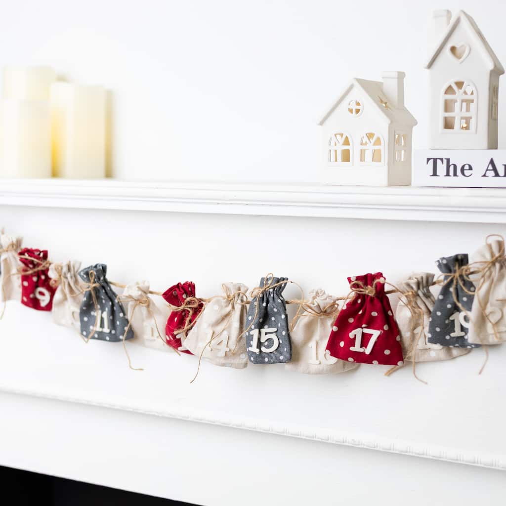 Count Down to Christmas Gift Bags Garland - 6.5'