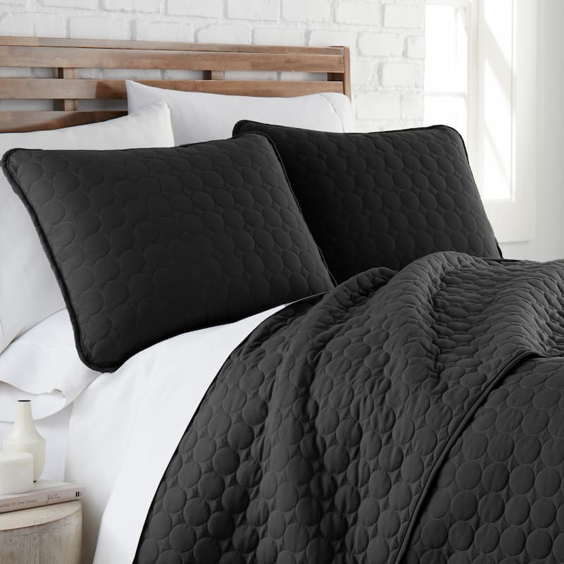 Vilano Ultra-Soft Lightweight 3-piece Quilt and Sham Set