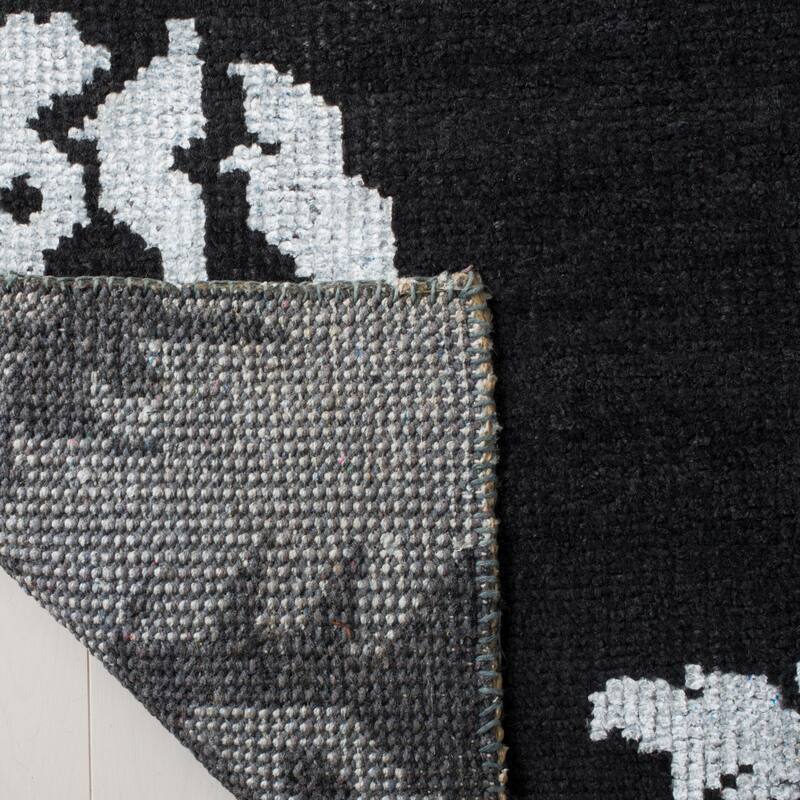 SAFAVIEH Hand-knotted Stone Wash Theddy Modern Wool Rug