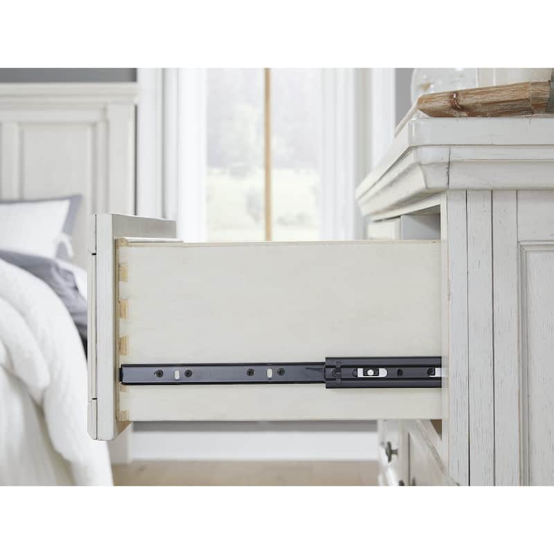 Signature Design by Ashley Robbinsdale 7 Drawer Dresser