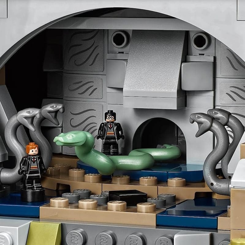 Harry Potter Hogwarts Castle Building Set, 6020 Pieces - Age 16+