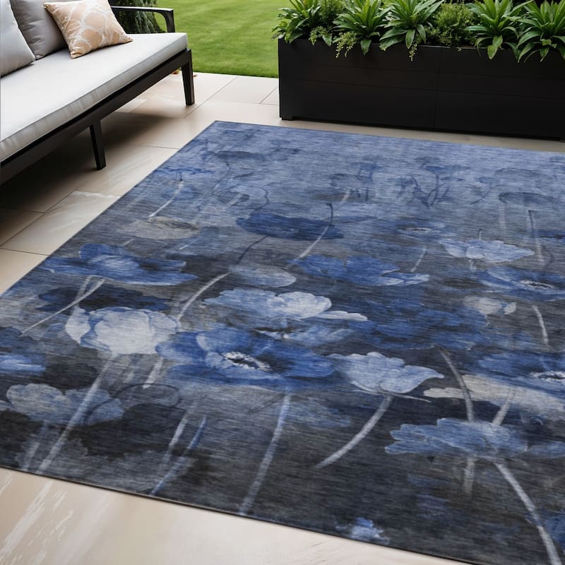 HomeRoots Floral Transitional Rectangle Outdoor Rug - 5' X 8'