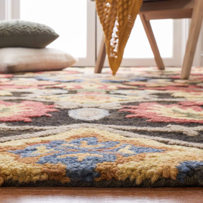 SAFAVIEH Fiorello Handmade Blossom French Country Wool Area Rug