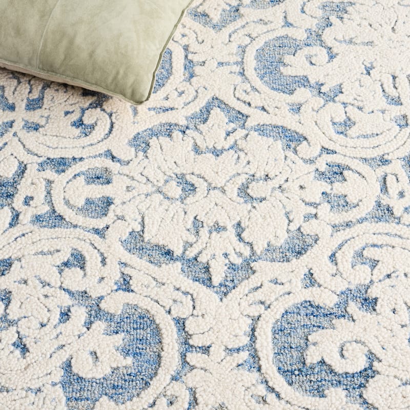 SAFAVIEH Handmade Blossom Porzia Floral Wool Rug