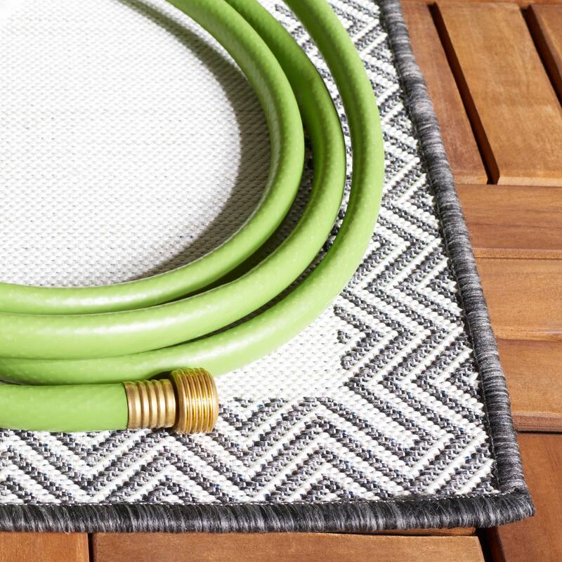 SAFAVIEH Cabana Lesley Trellis Waterproof Patio Backyard Rug