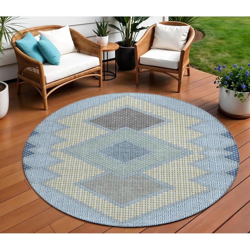 HomeRoots Geometric Transitional Rectangle Outdoor Rug - 8' Round