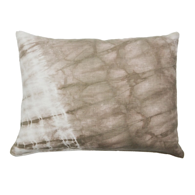 Jiti Indoor Modern Hand dyed Tie dye Shibori Patterned Italian Linen Rectangle Lumbar Pillows 14 x 18 - Grey/White